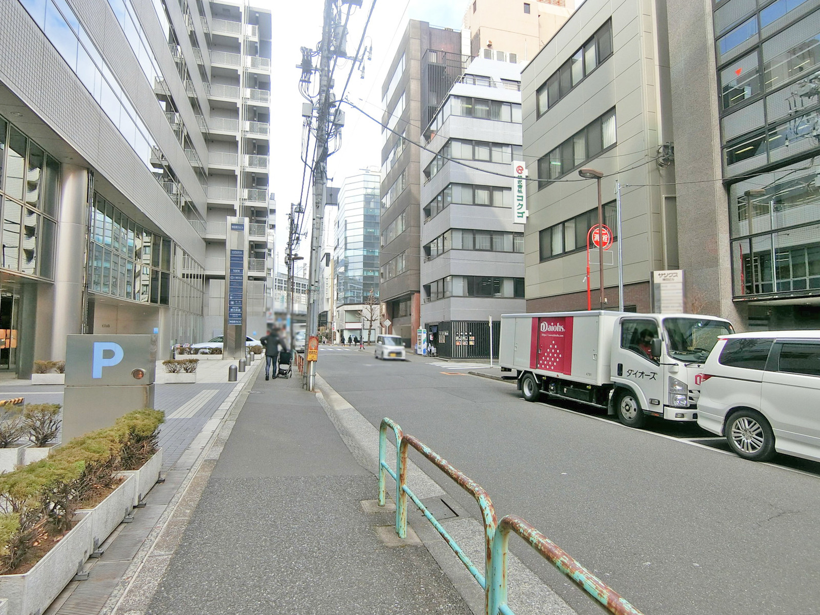 サンクス神田ビル前面の通り