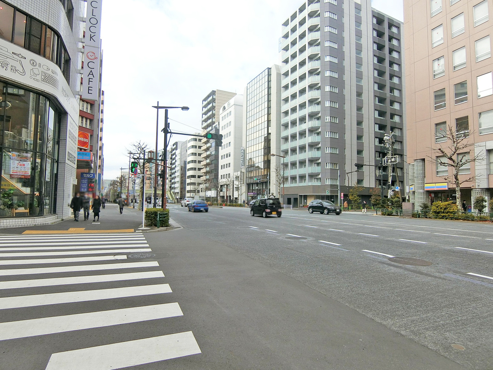 朝日生命須長ビル前面の靖国通り