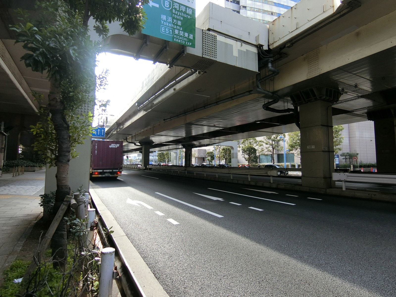 シーフォートスクエア C棟前面の通り