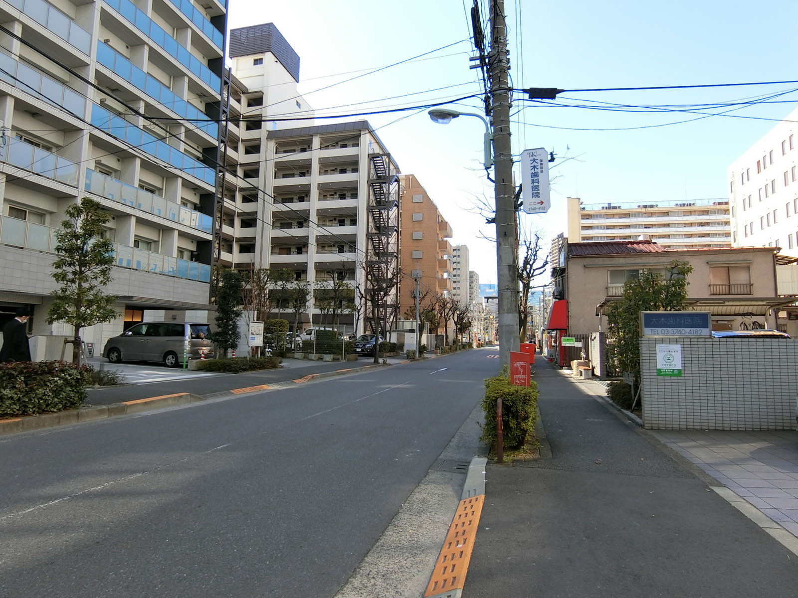 アールビル前面の通り