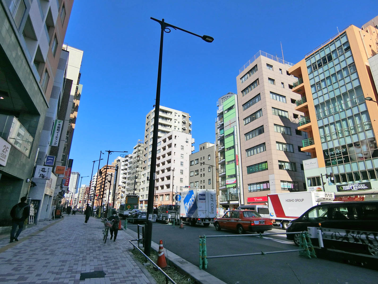 本田ビル前面の山手通り