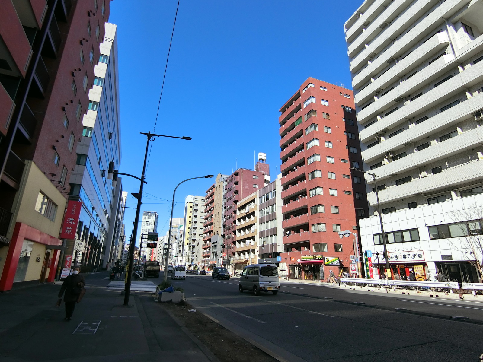 ASA東山ビル前面の山手通り