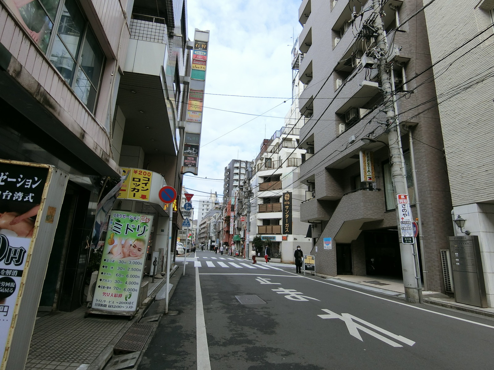 国際ビル前面の通り