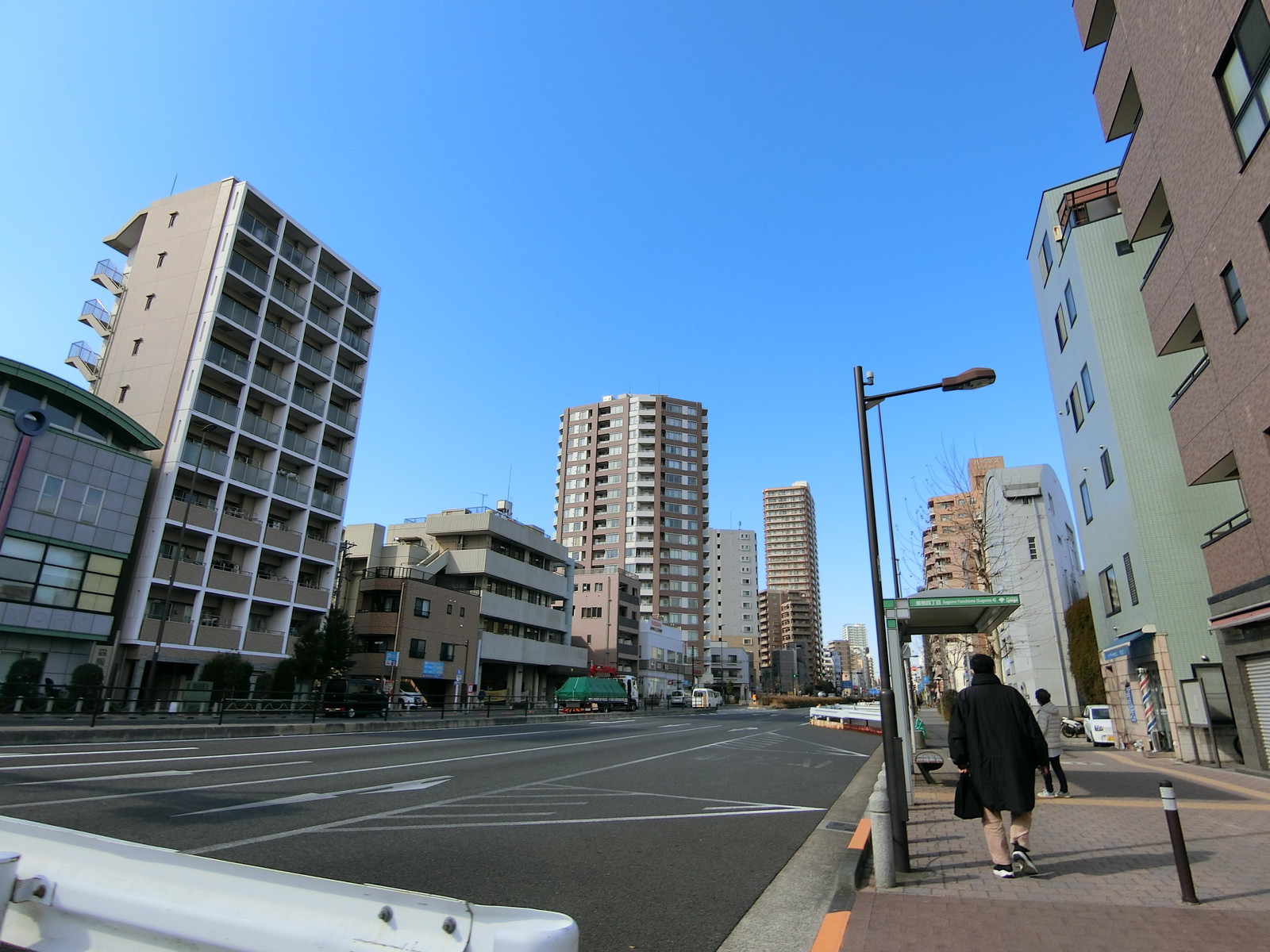 和泉ビル前面の白山通り