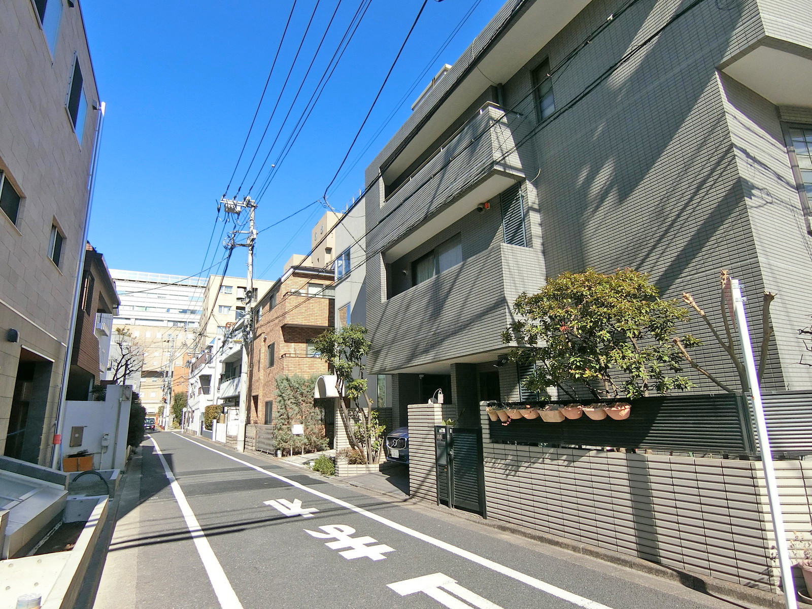 周辺は住宅街