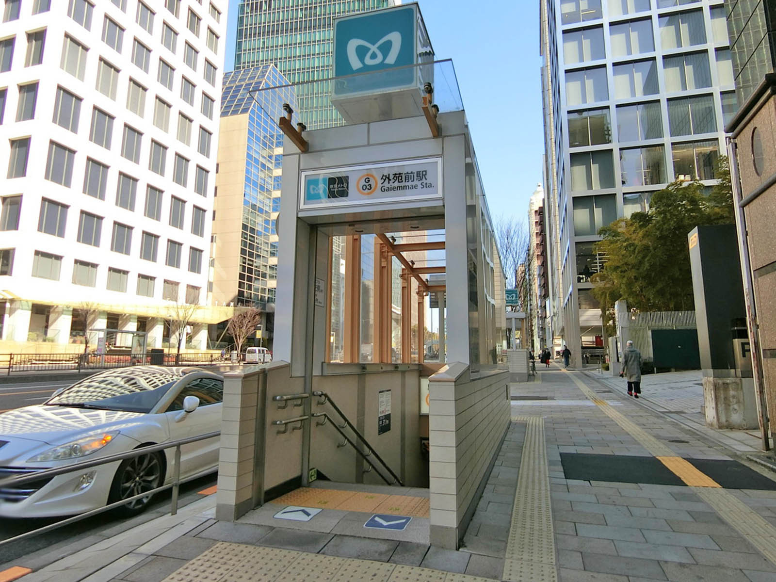 最寄りの「外苑前駅」