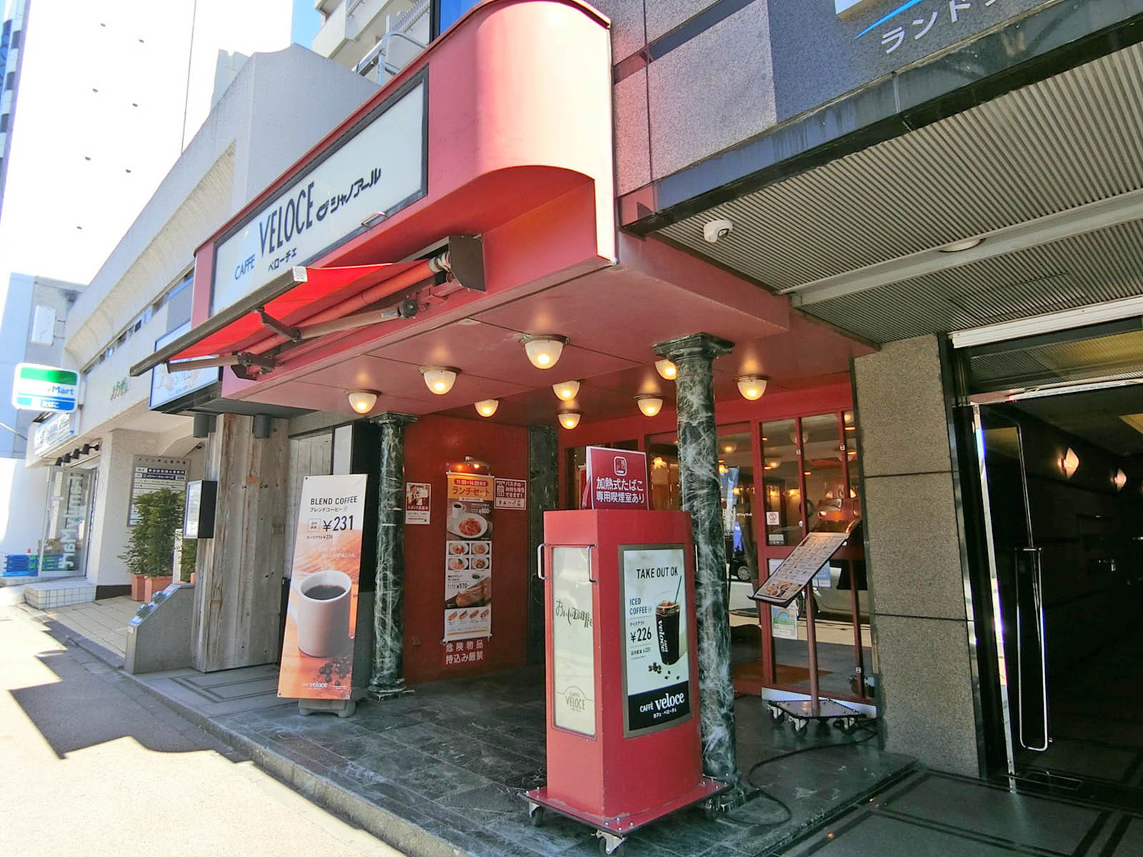 徒歩2分のカフェ・ベローチェ