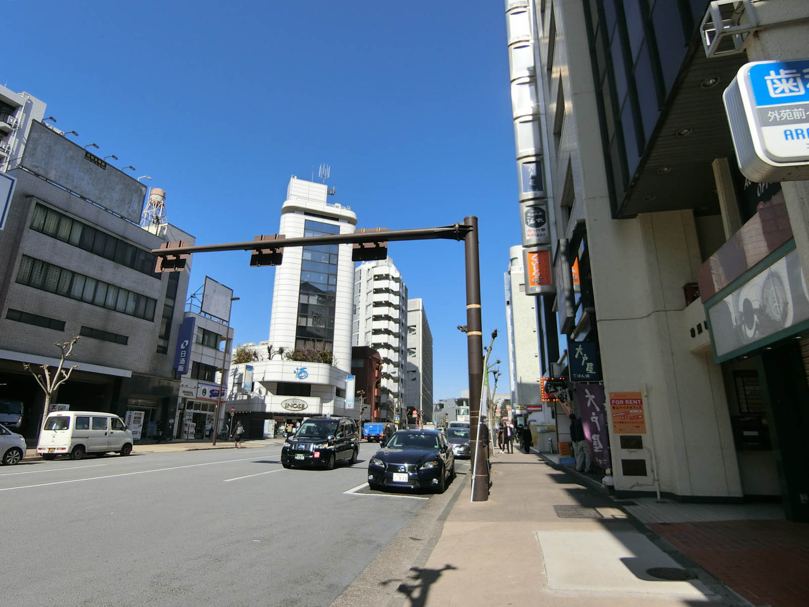 城南信用金庫 青山支店前面の通り