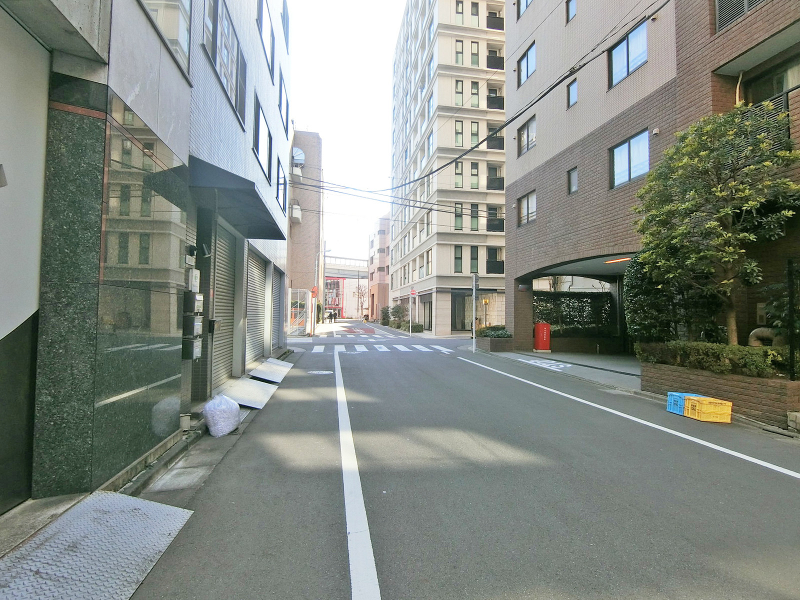 Nハウスビル前面の通り