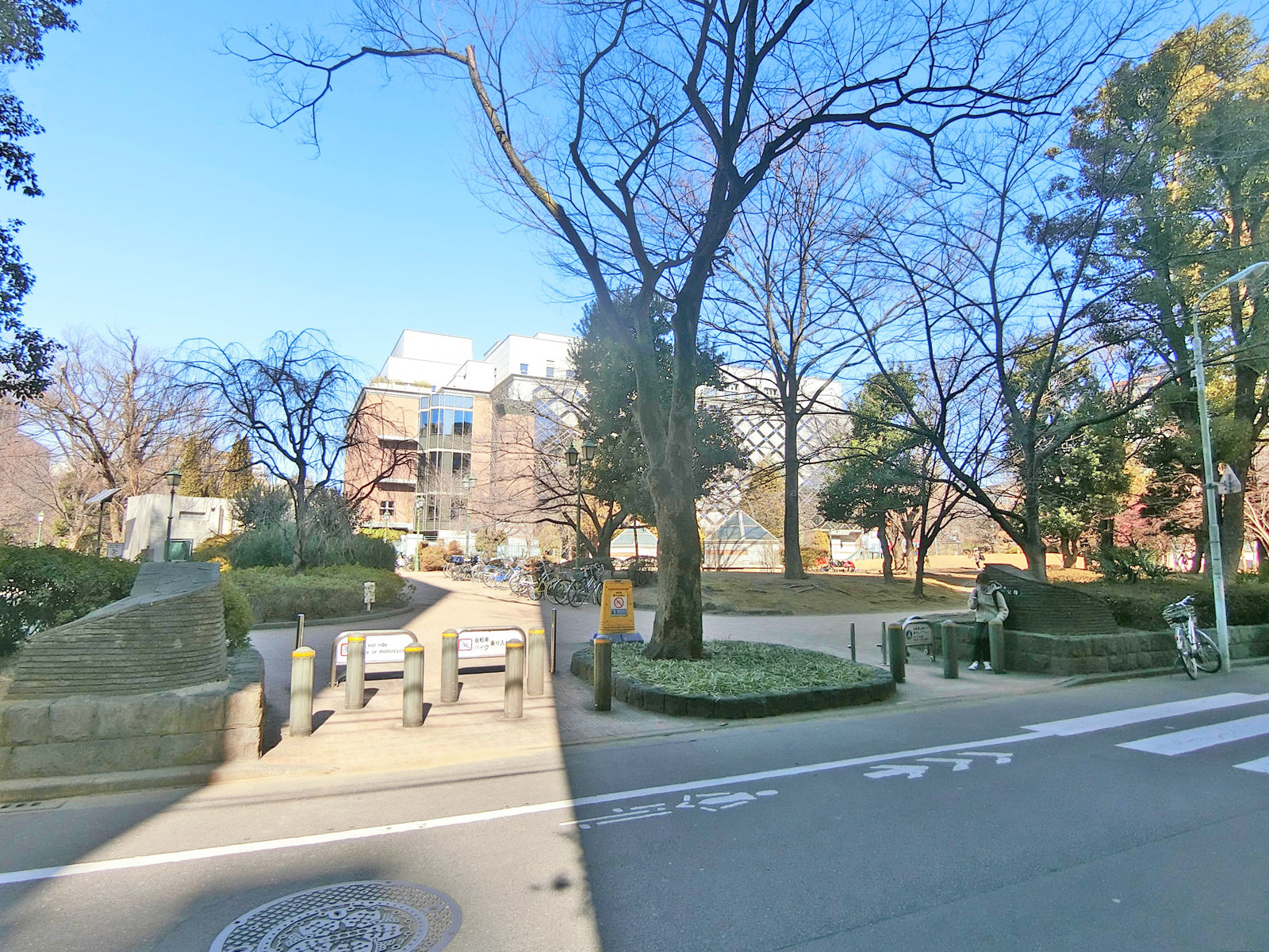 近くの中央区立浜町公園