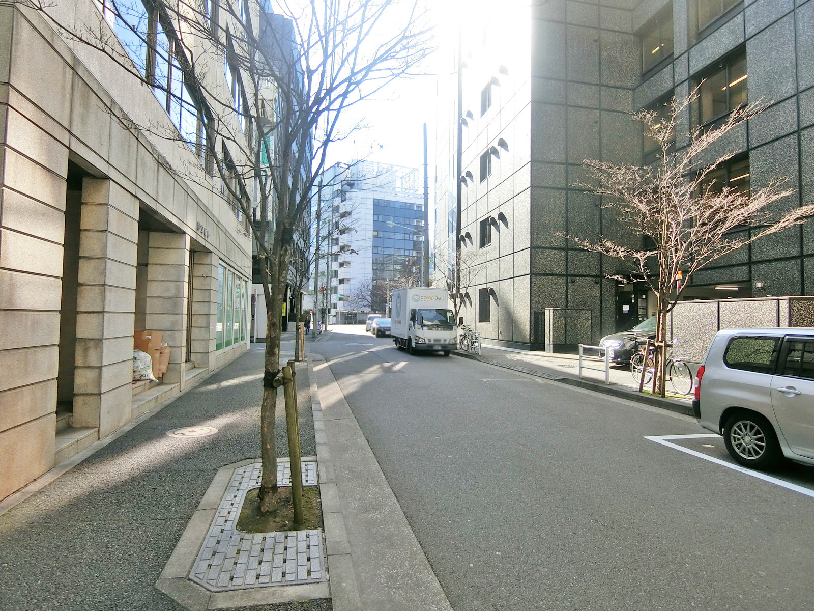 東京製糖小網町ビル前面の通り
