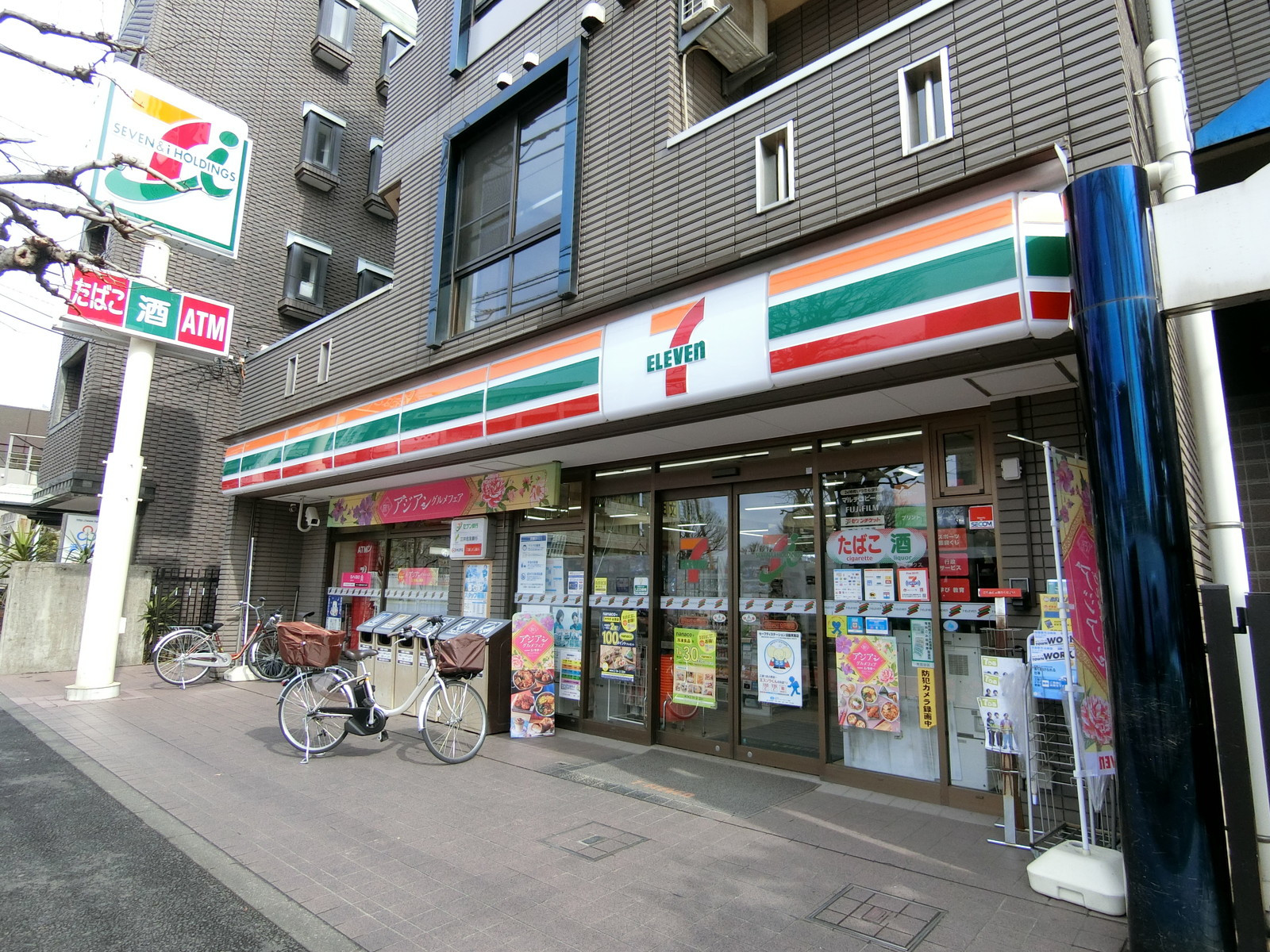 至近のセブンイレブン 世田谷区役所前店