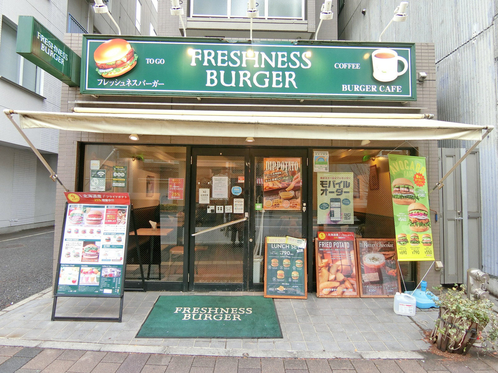徒歩1分のフレッシュネスバーガー東上野店
