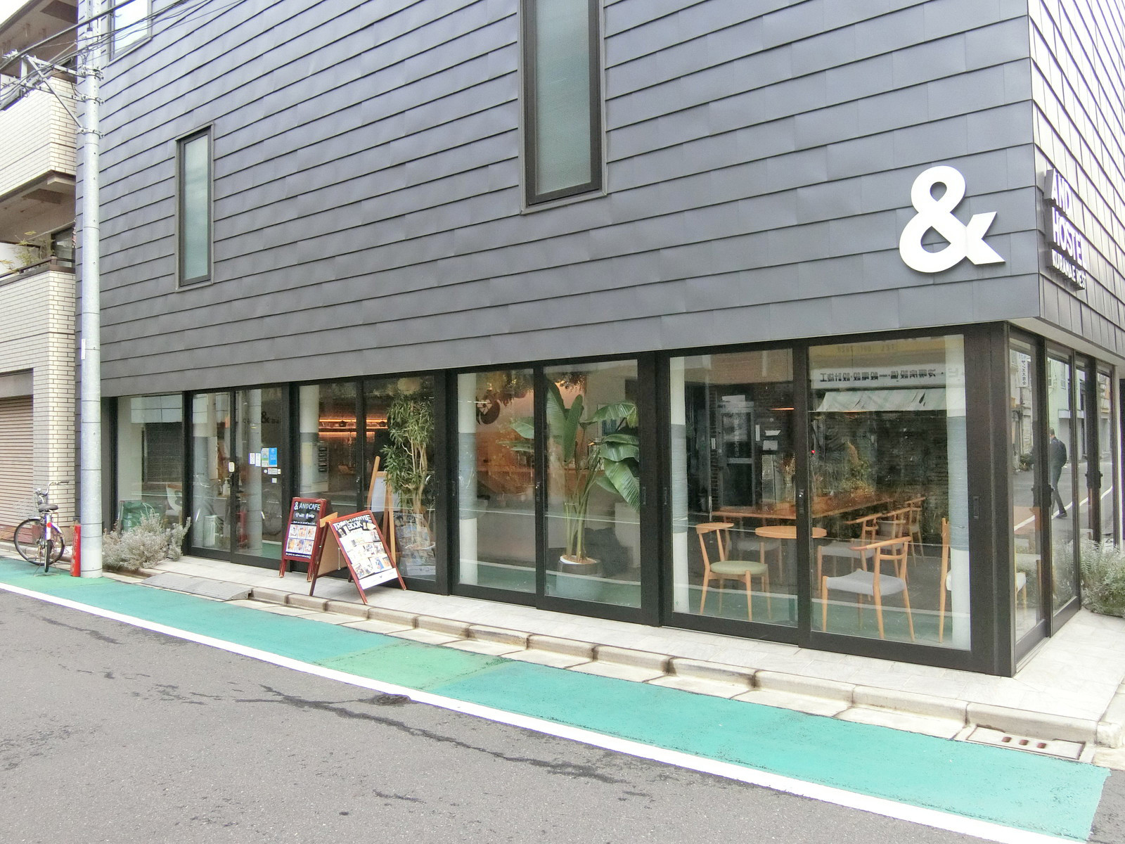 徒歩2分の＆AND CAFE