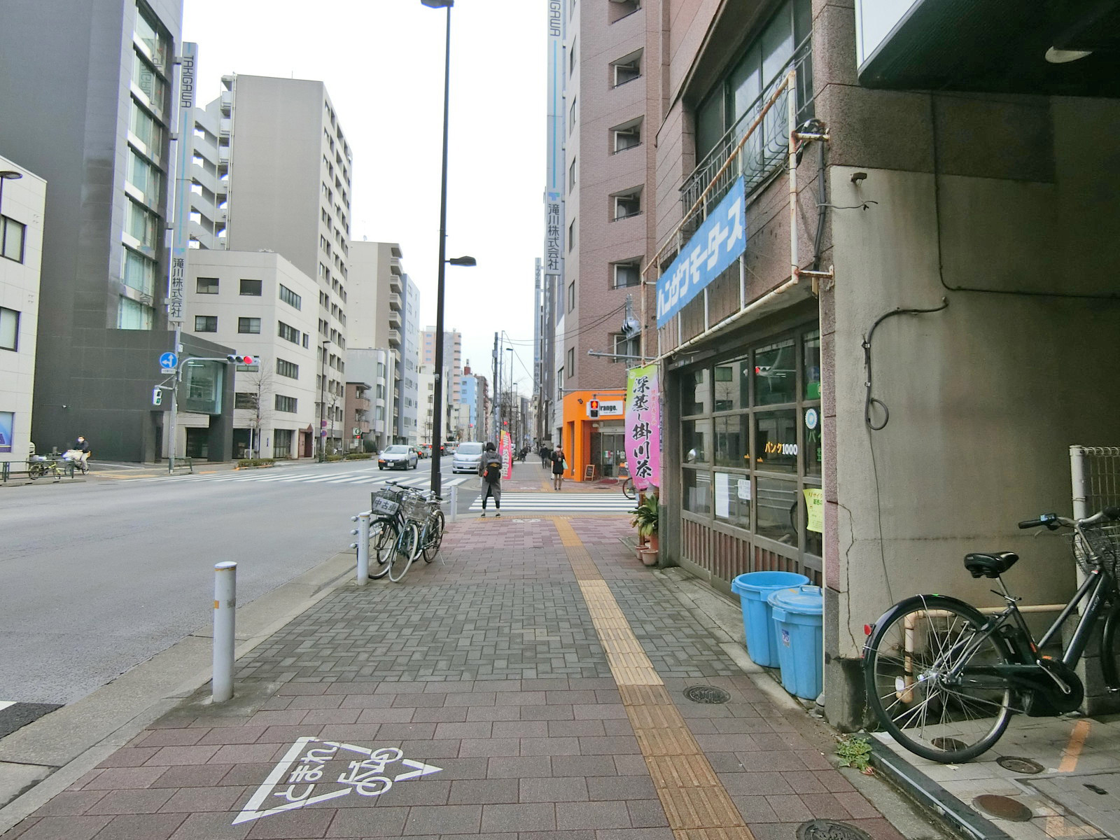 サンティーエ三筋前面の通り