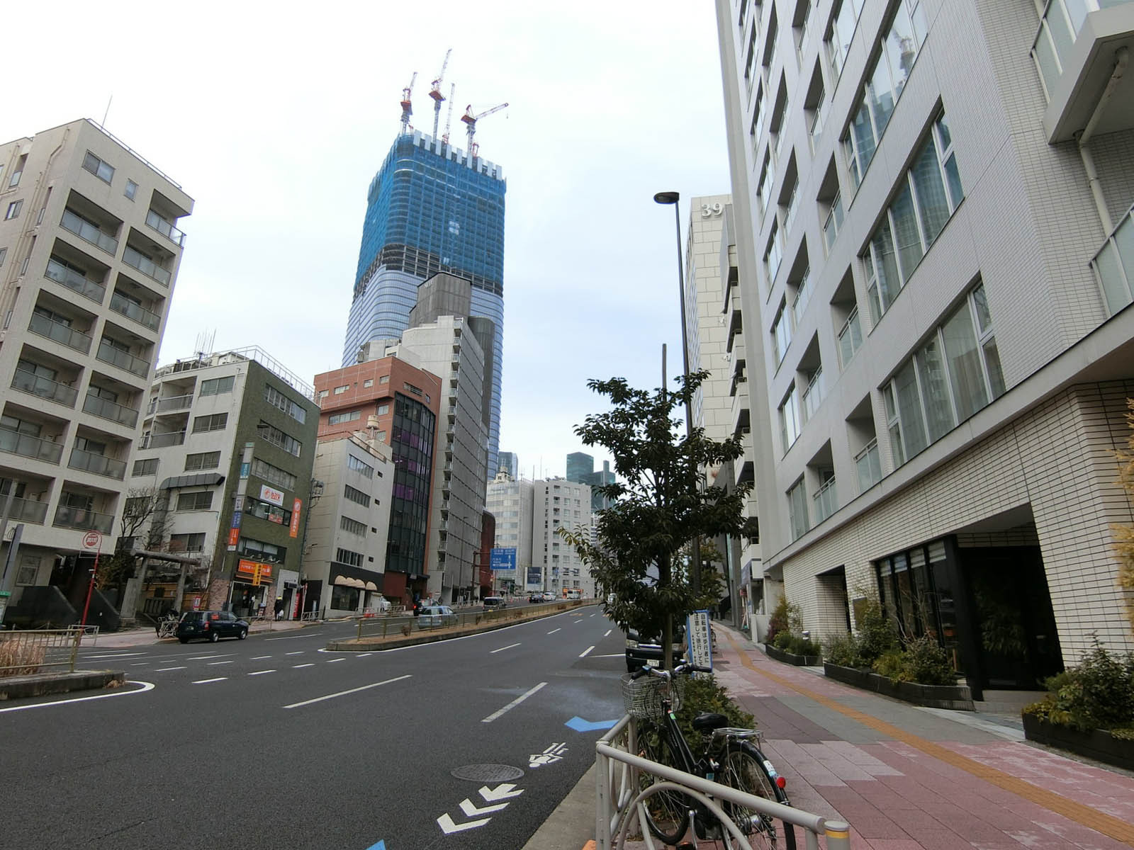 丸山ビル前面の土器坂