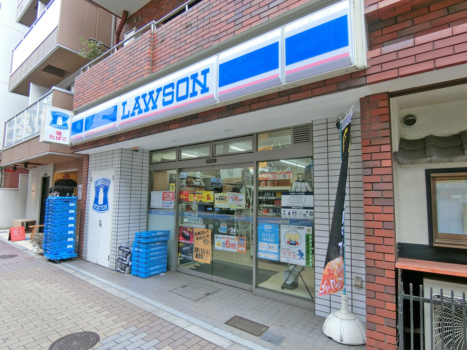 同じ並びのローソン新宿御苑北店