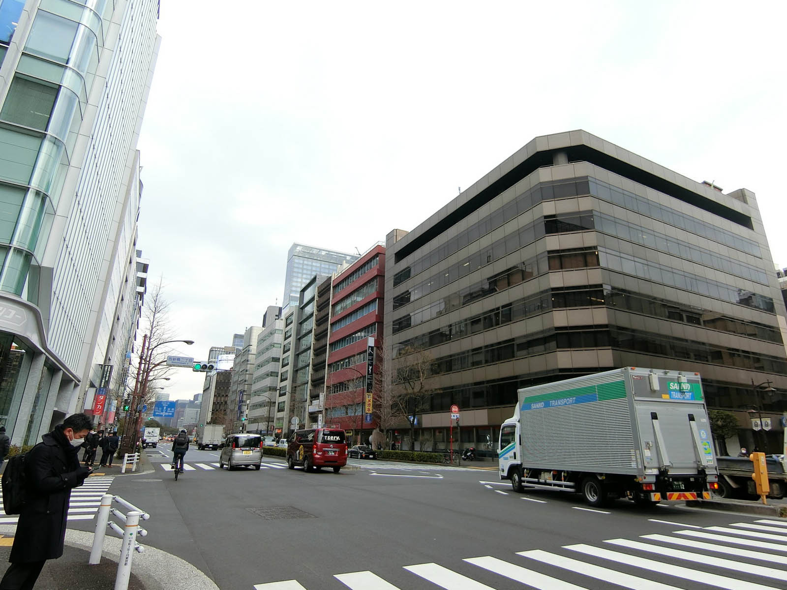 田村町ビル前面の通り