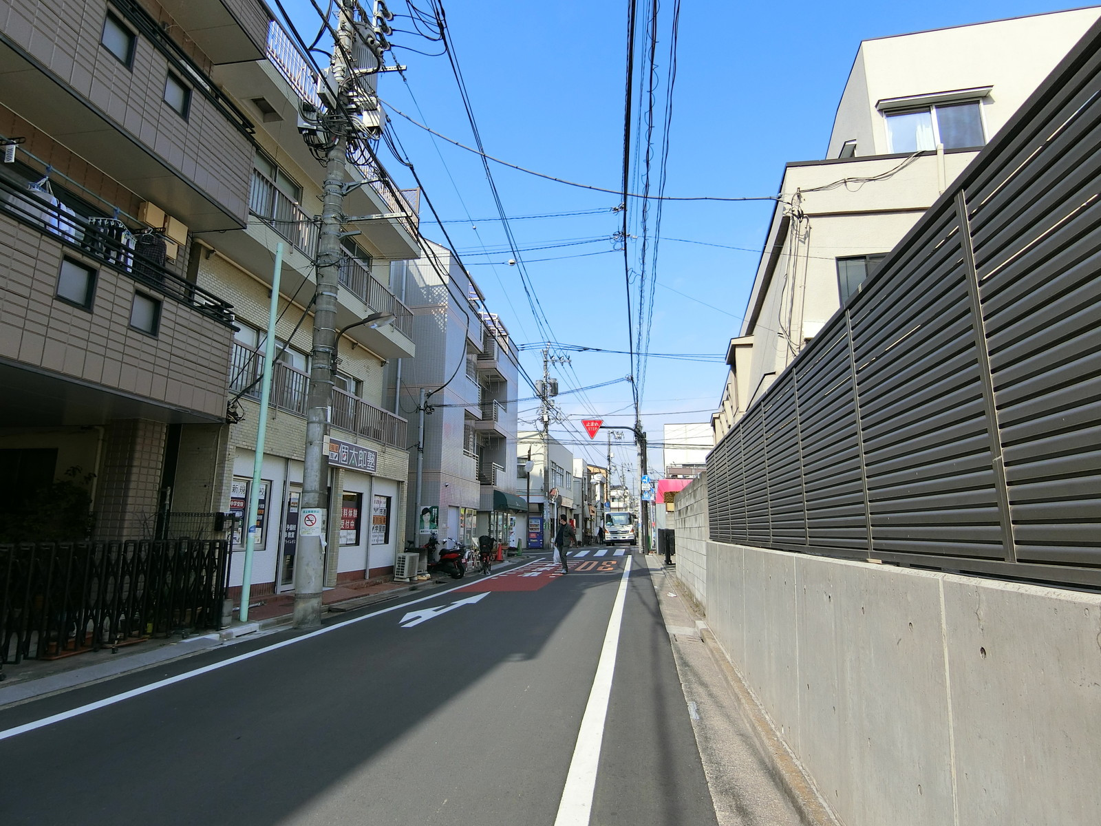 北池袋Aビル前面の通り