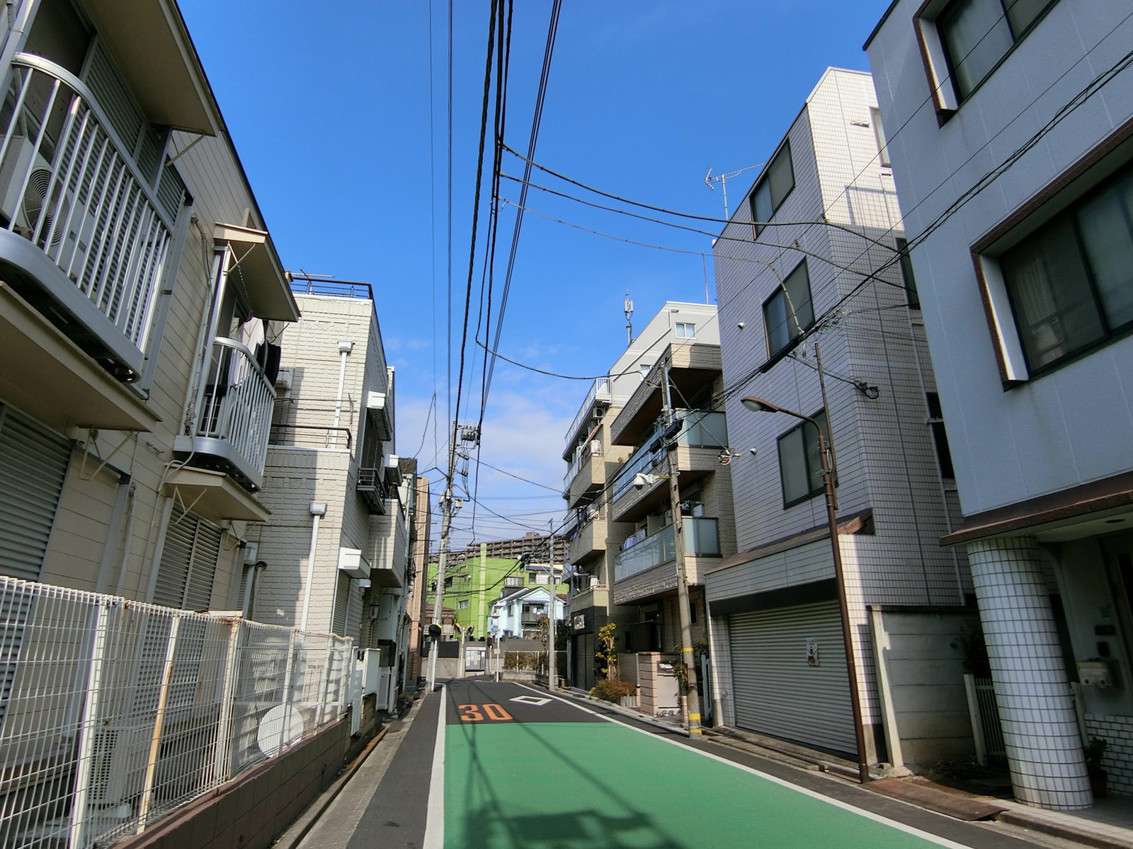 周辺は住宅街