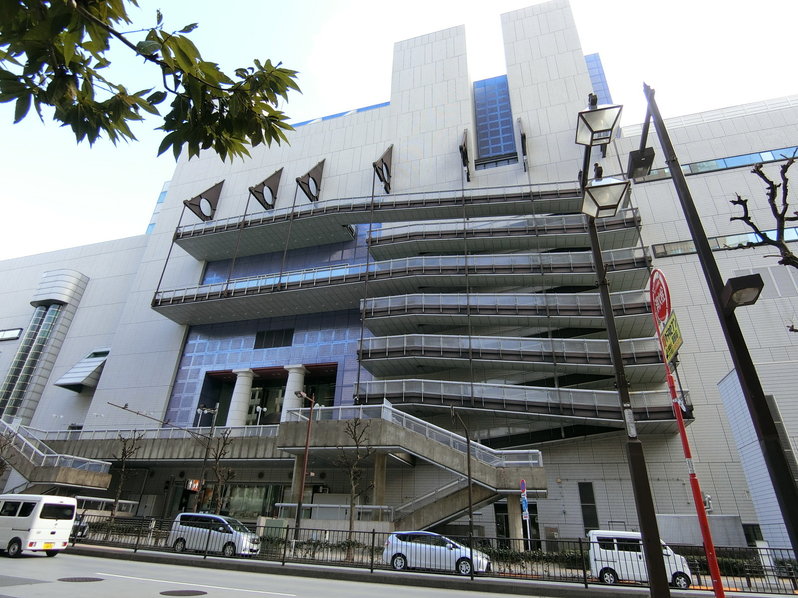 付近の東京芸術劇場