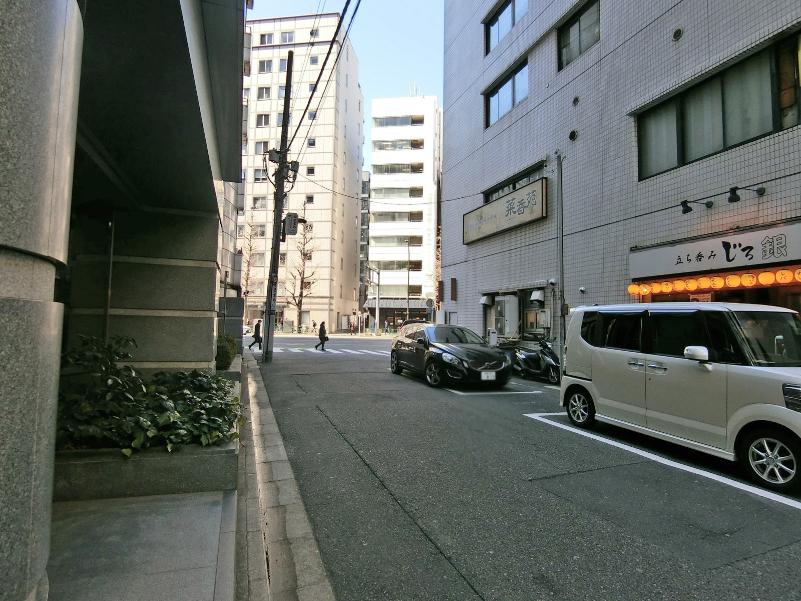 JRE神田小川町ビル前面の通り