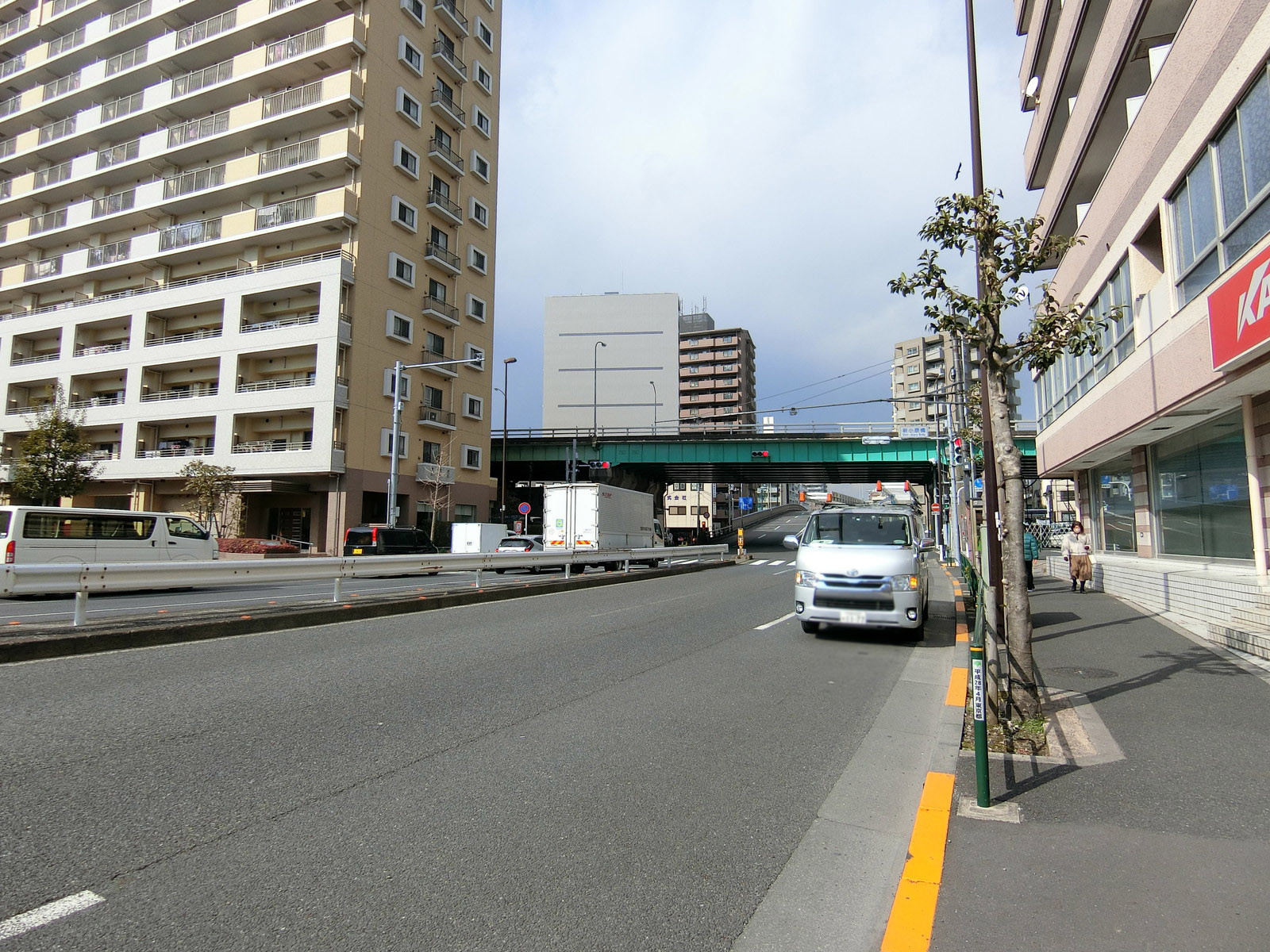 やまとビル前面の通り