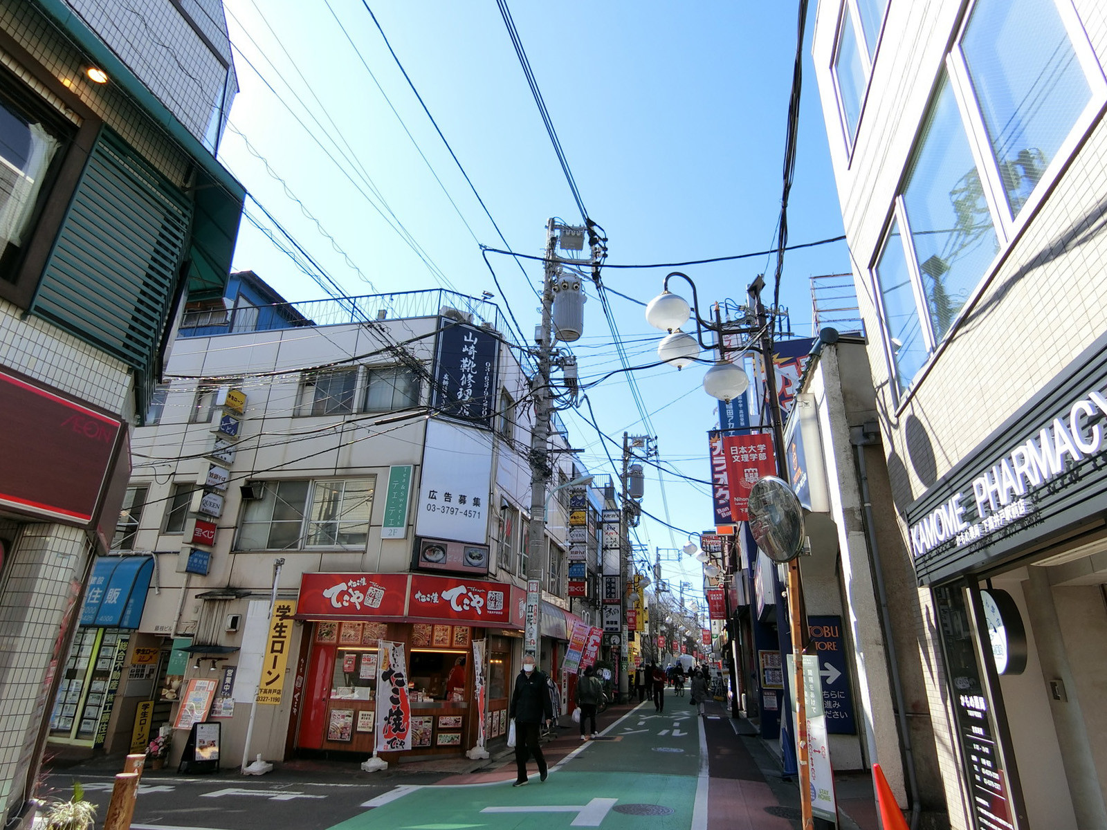 日大通りの様子