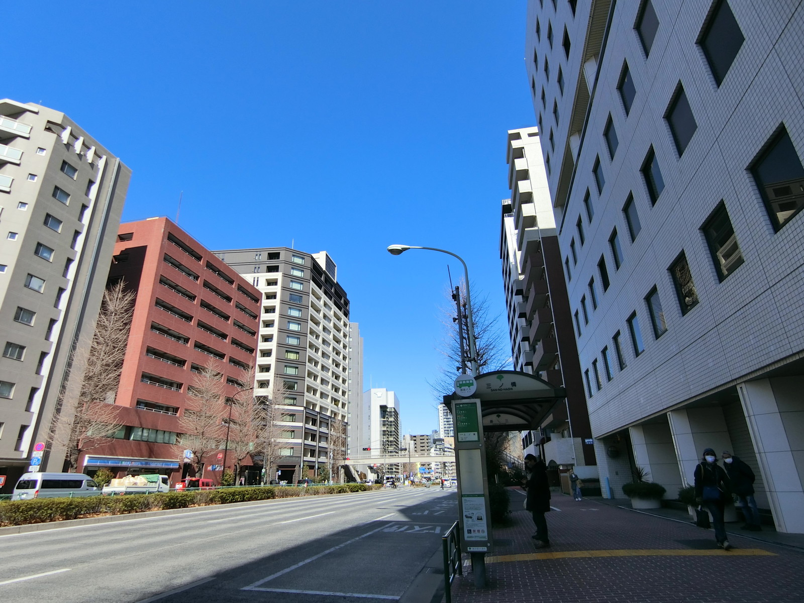 イデア南麻布ビル前面の麻布通り