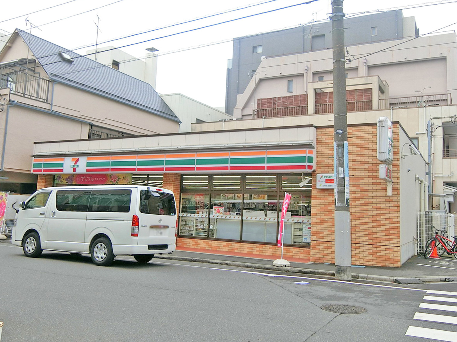 徒歩2分のセブン-イレブン