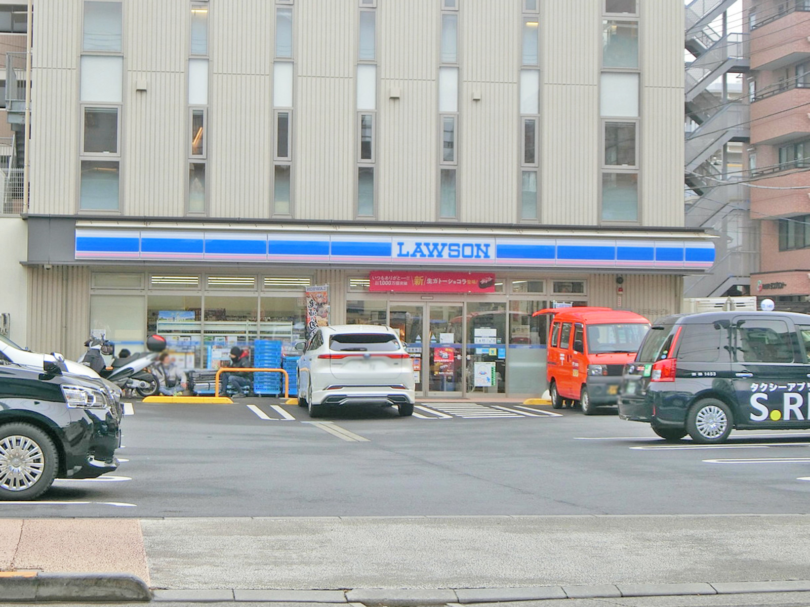 徒歩1分のローソン