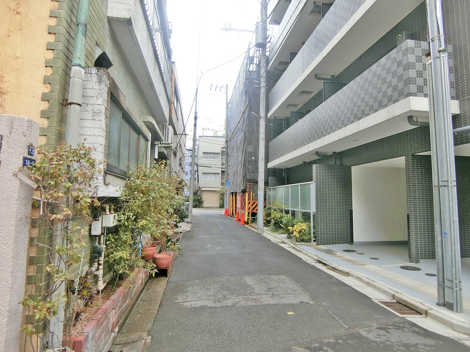 山口ビル前面の通り