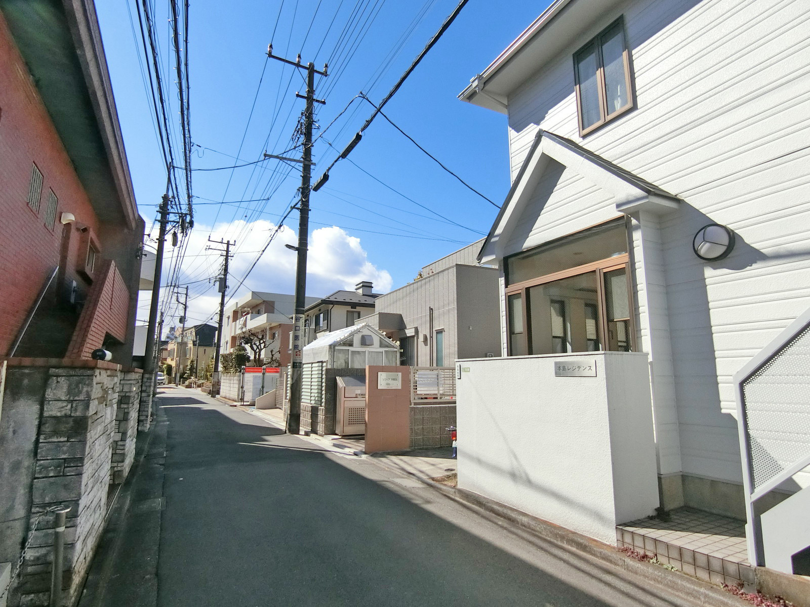 周辺は住宅街