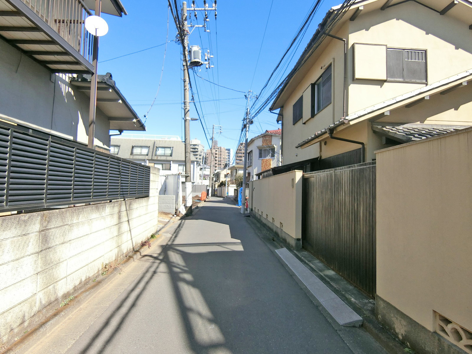 スペースコジマビル前面の通り
