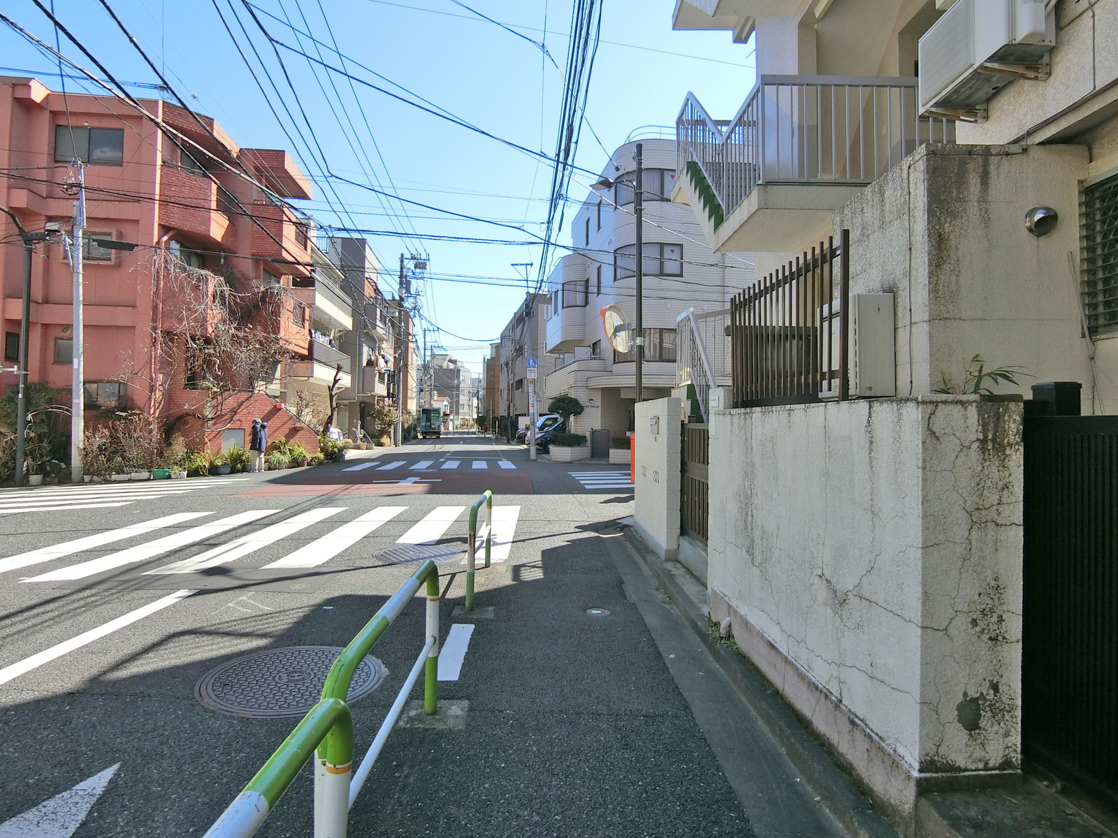 TYKビル前面の通り