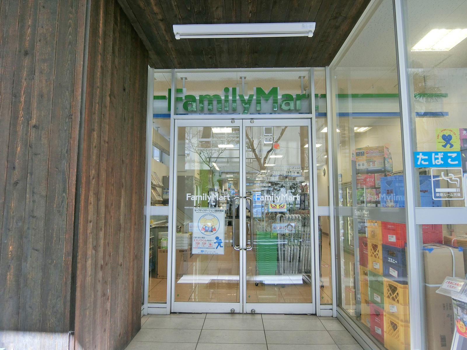 徒歩2分のファミリーマート台東四丁目店