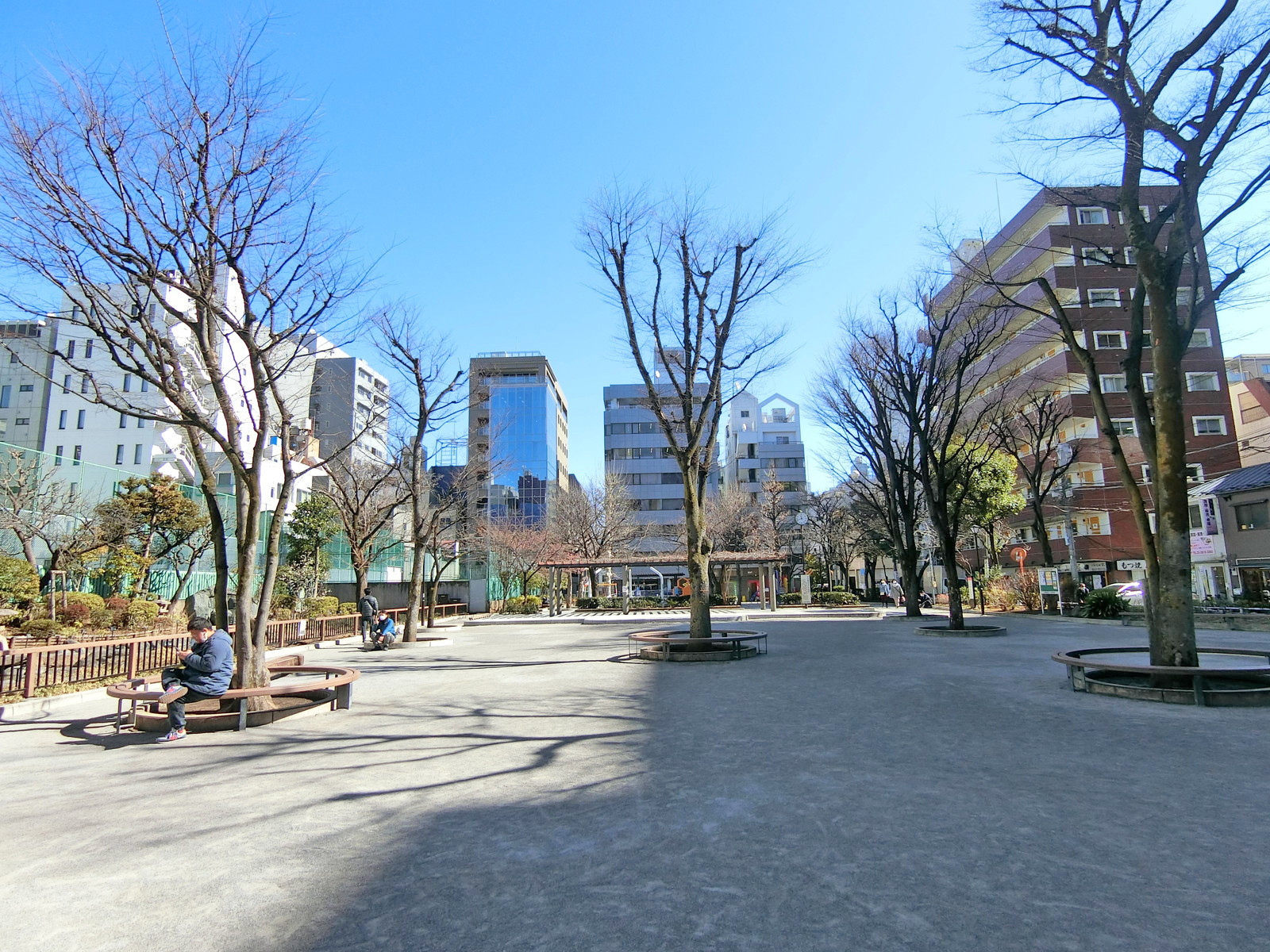 向かいの仲御徒町公園