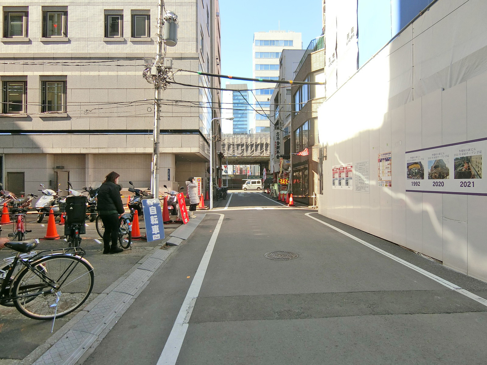 安井ビル前面の通り