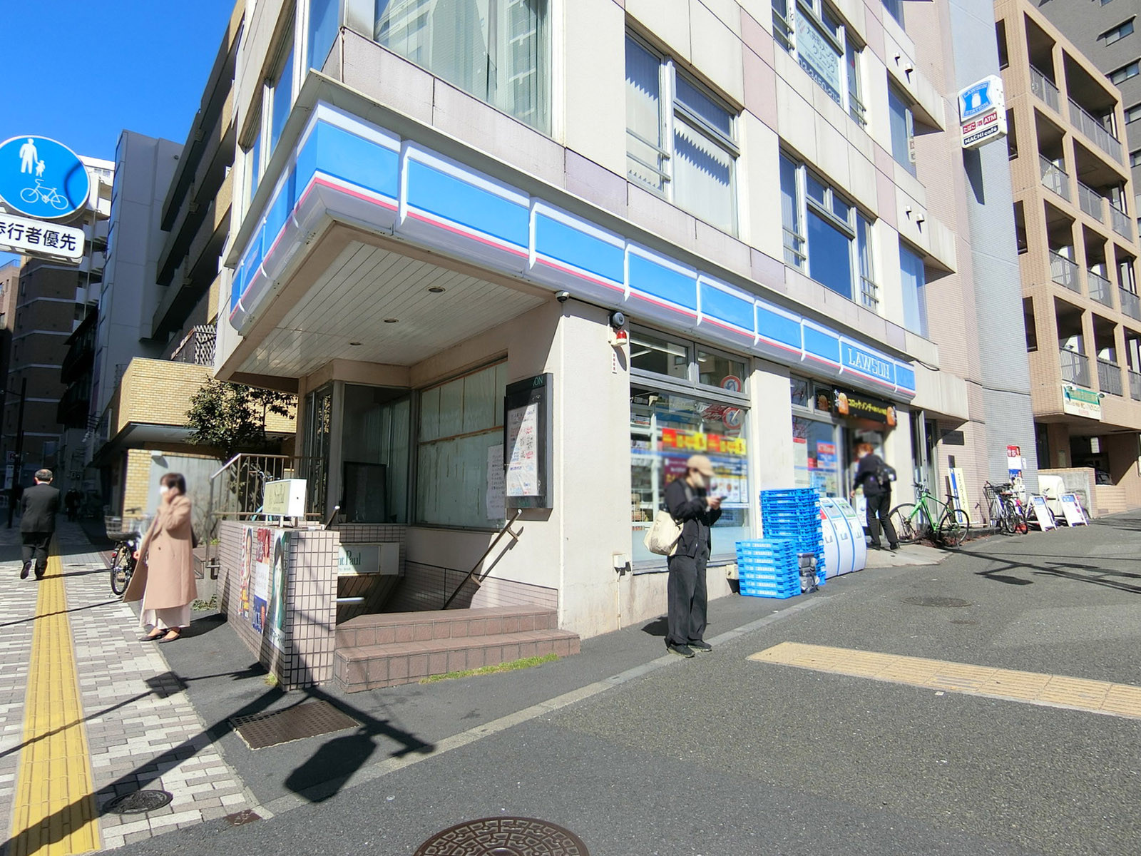 徒歩2分のローソン 東大井五丁目店