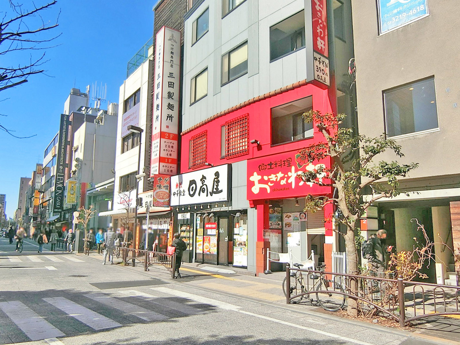 周辺は飲食店が豊富