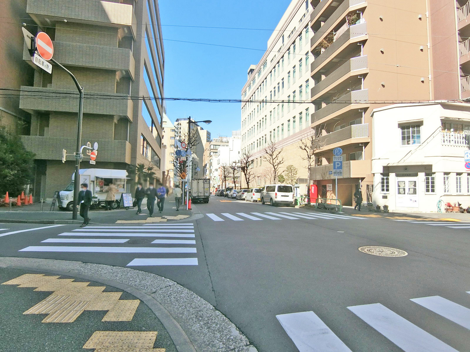神保町協和ビル前面の錦華通り