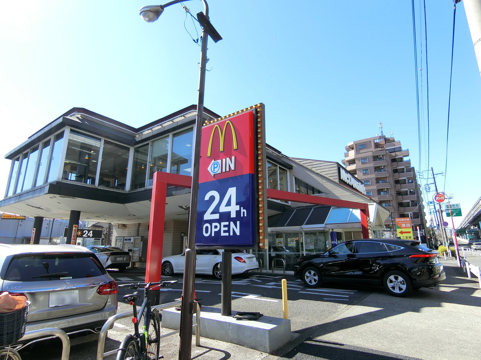 付近のマクドナルド用賀インター店