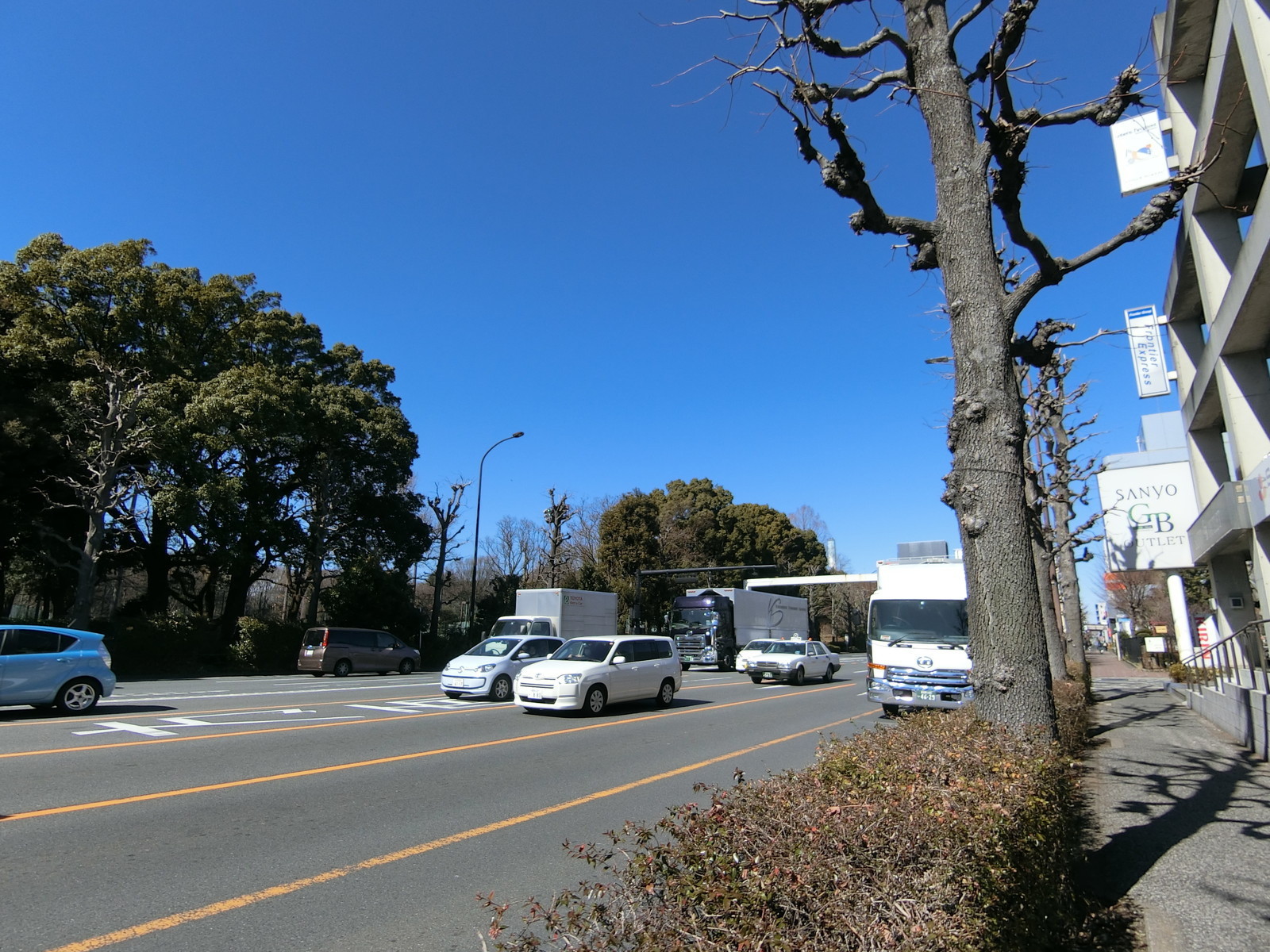 GRAND上用賀前面の通り
