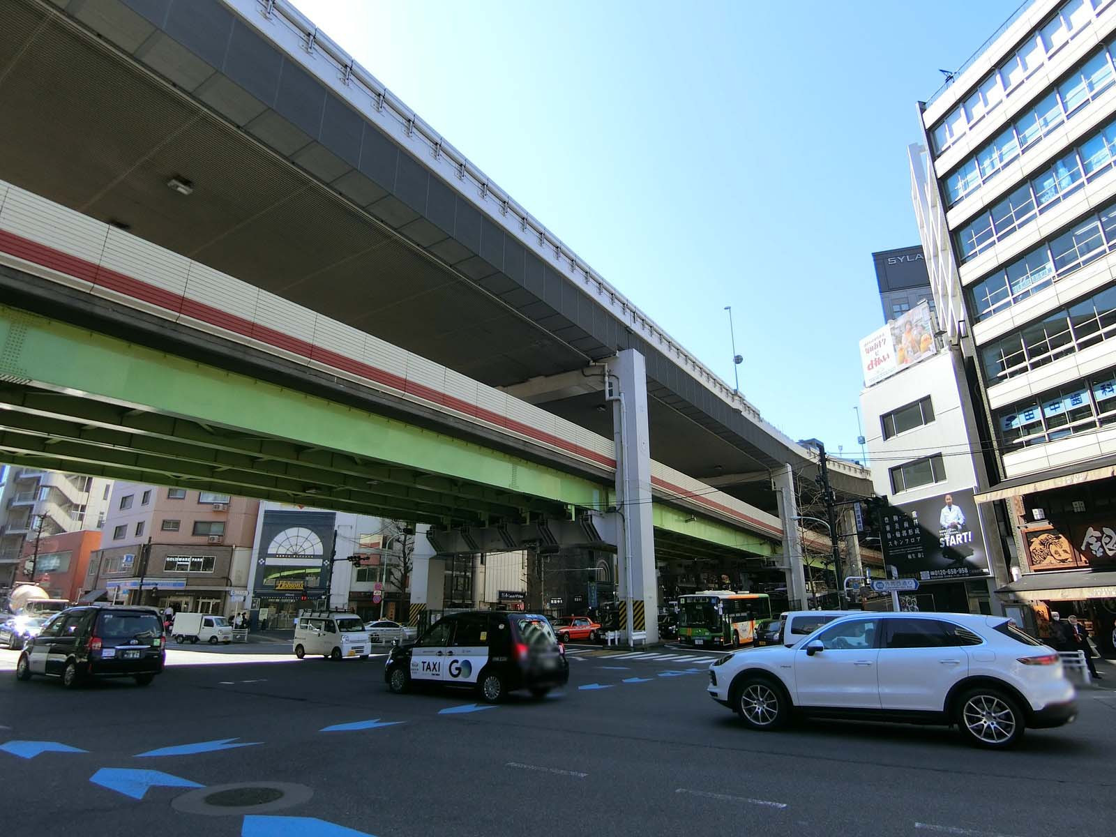 付近の西麻布交差点