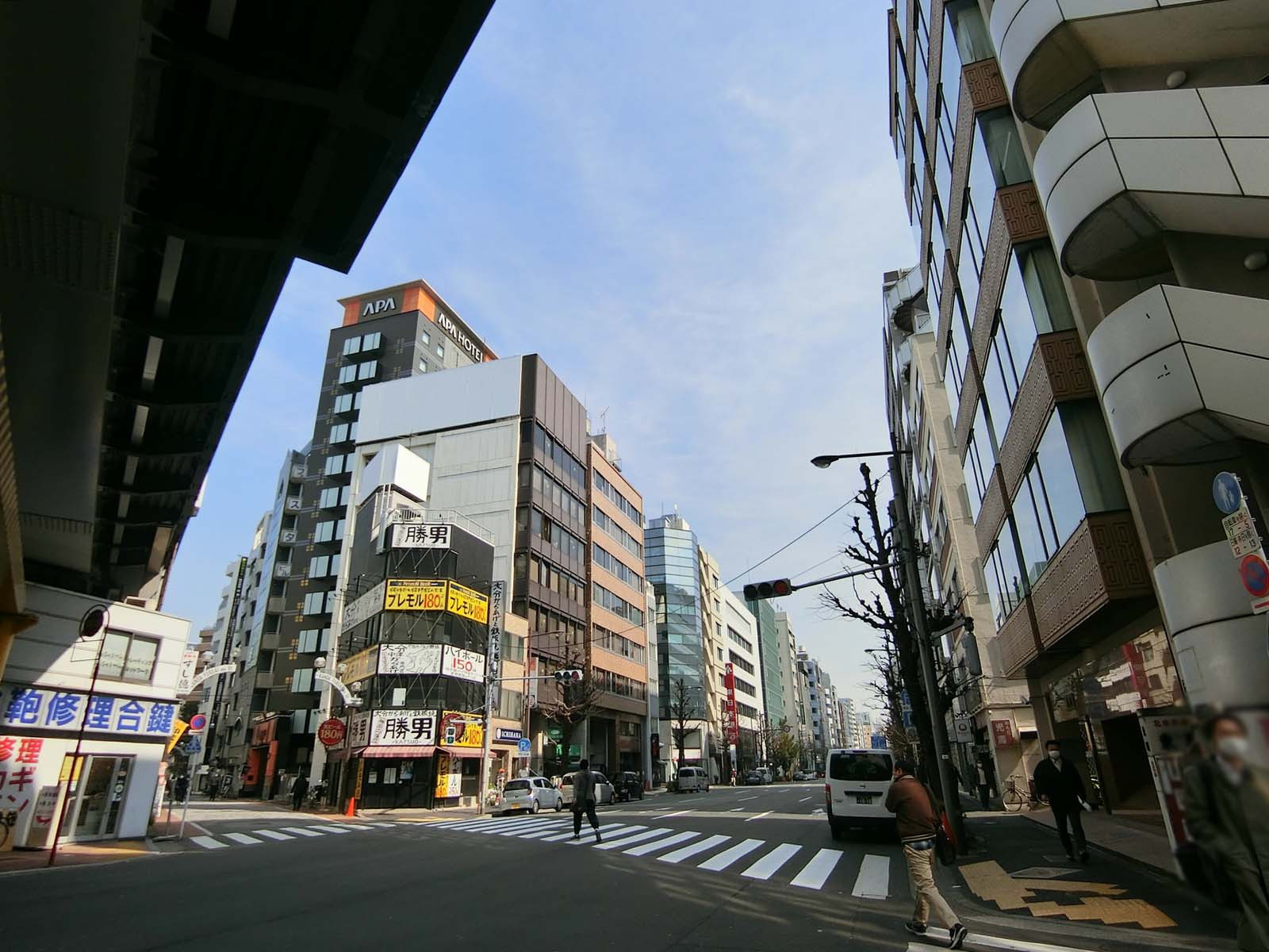 東園ビル前面の神田平成通り