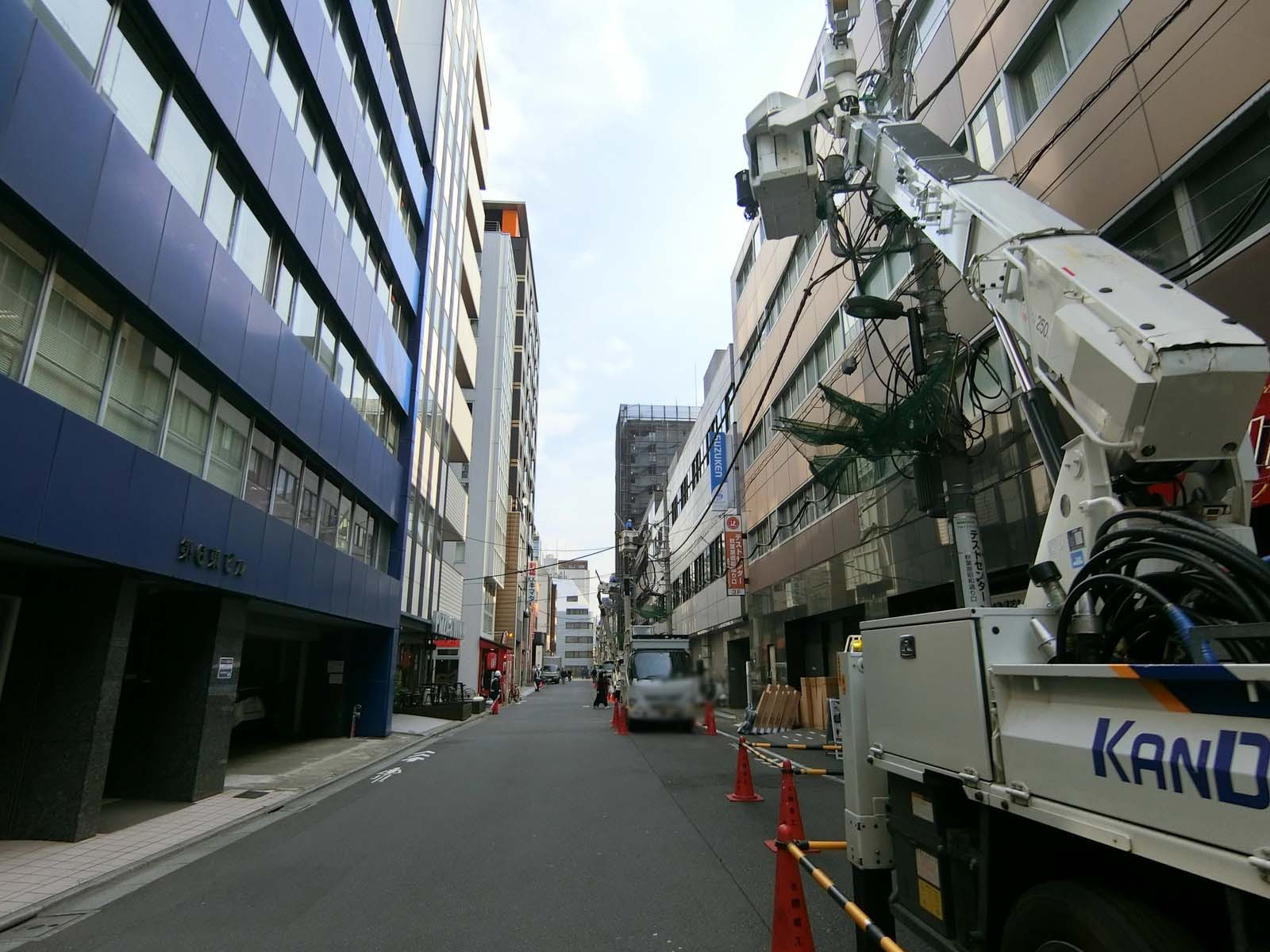 第6東ビル前面の通り