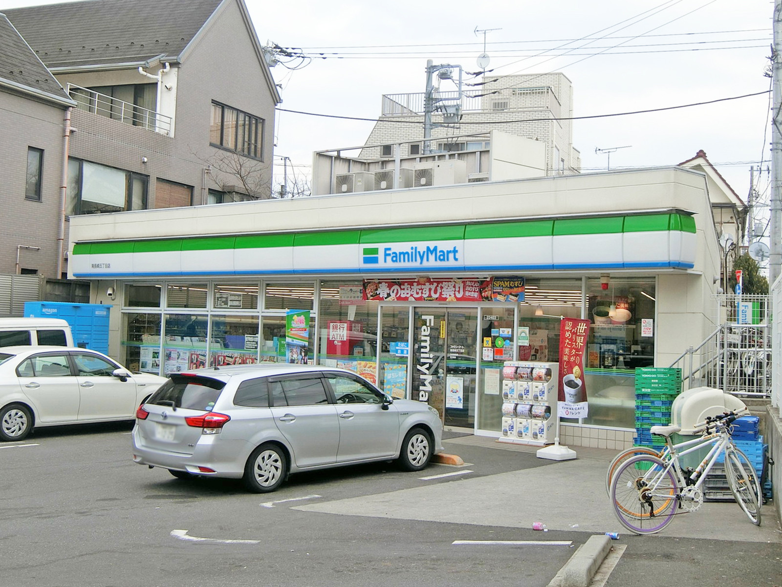 徒歩4分のファミリーマート