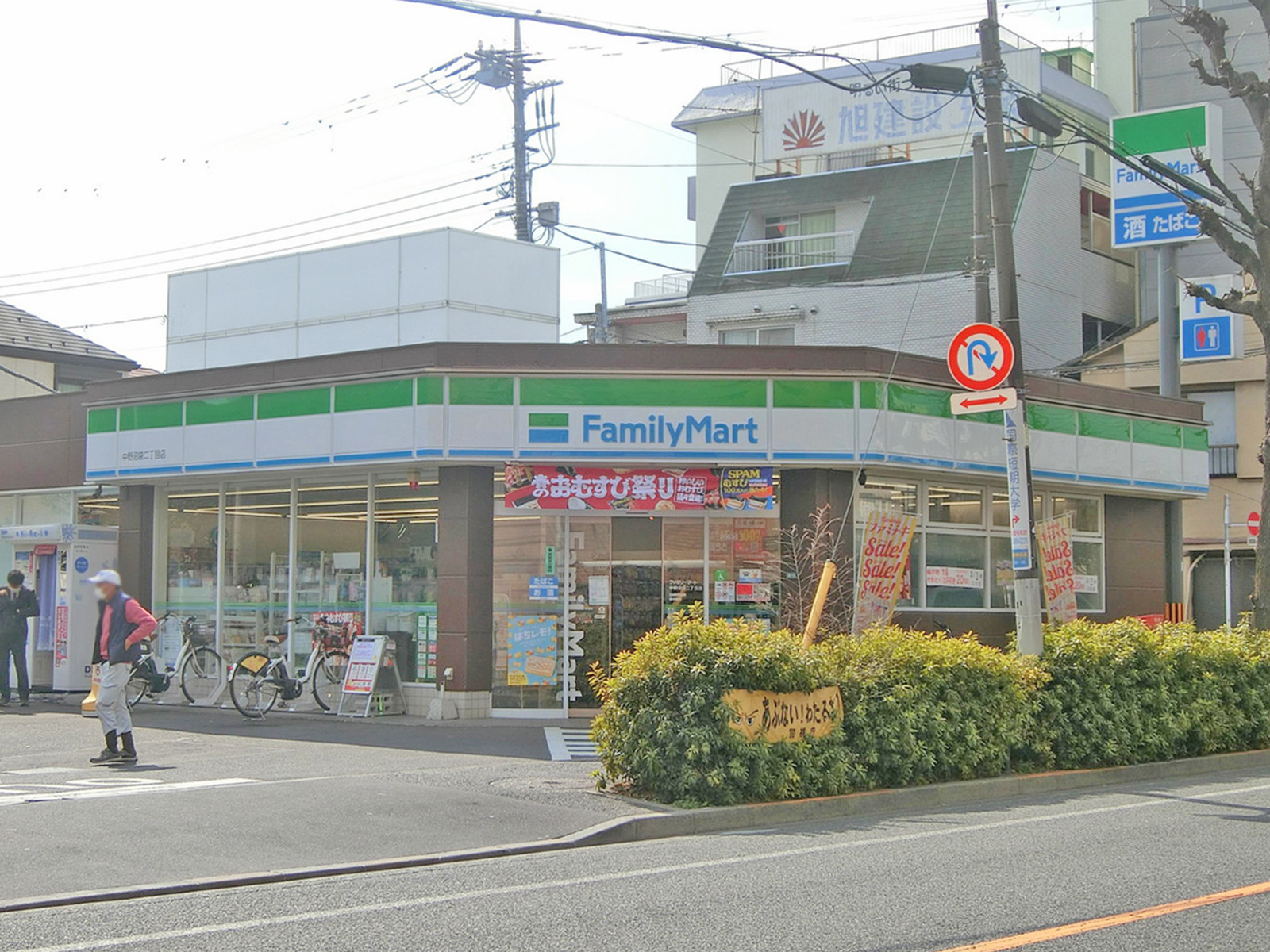 徒歩3分のファミリーマート