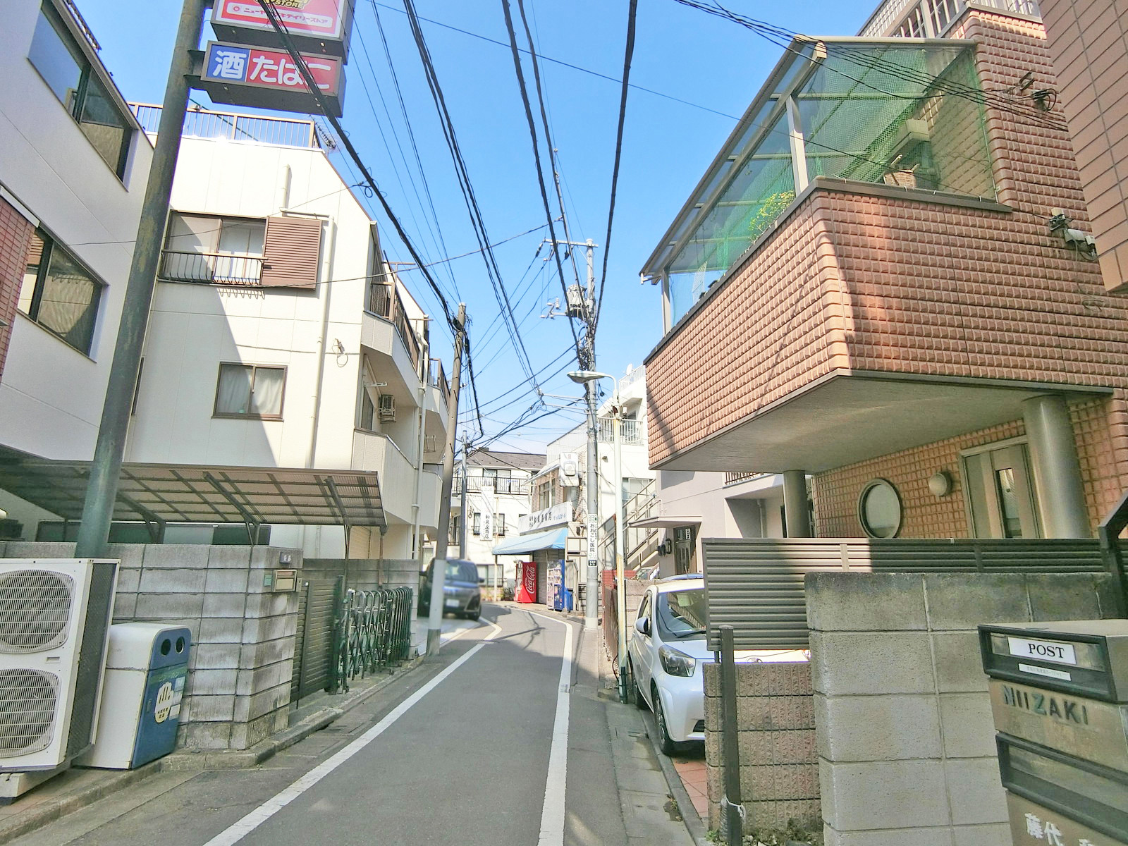 周辺は住宅街
