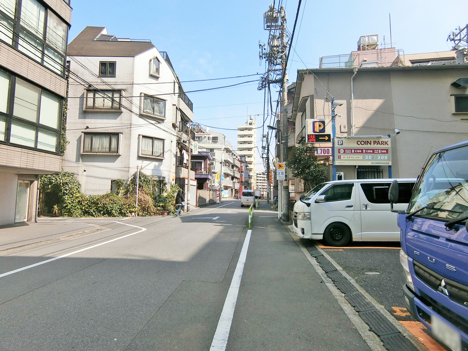 恵安ビル前面の通り